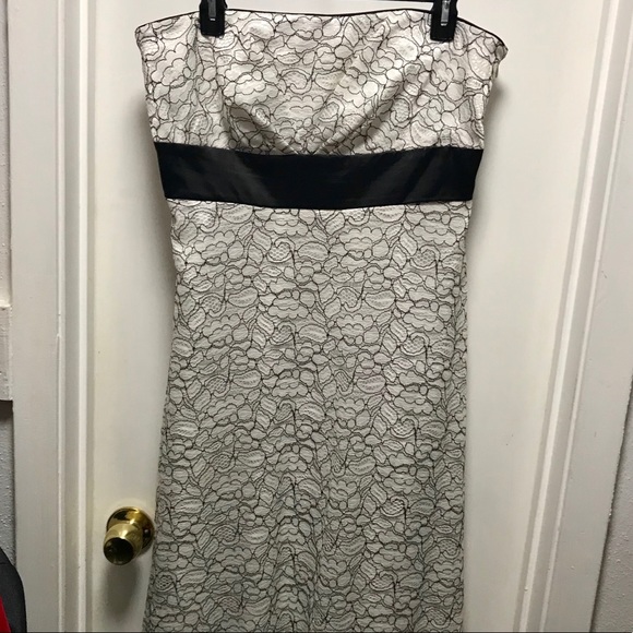 Lace dress - Picture 2 of 6